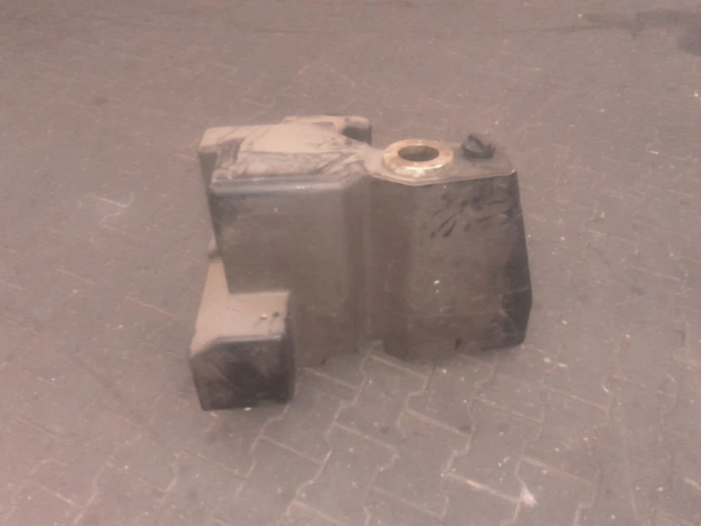 Traktor des Typs Massey Ferguson HYDRAULIEKTANK 7400-SERIE, Gebrauchtmaschine in MARIENHEEM (Bild 2)