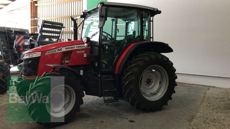 Traktor des Typs Massey Ferguson M 5709 DYNA-4 Essential, Gebrauchtmaschine in Mindelheim (Bild 3)