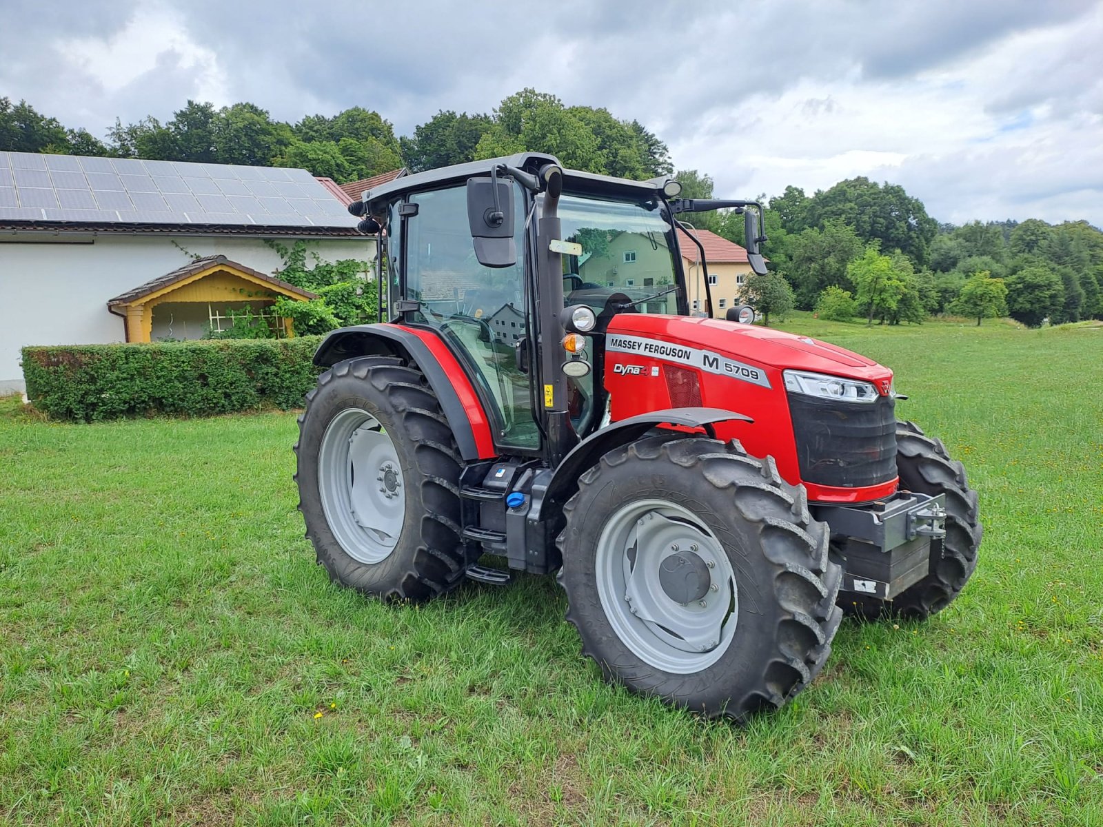 Traktor от тип Massey Ferguson M 5709 Dyna 4, Gebrauchtmaschine в Amberg (Снимка 1)