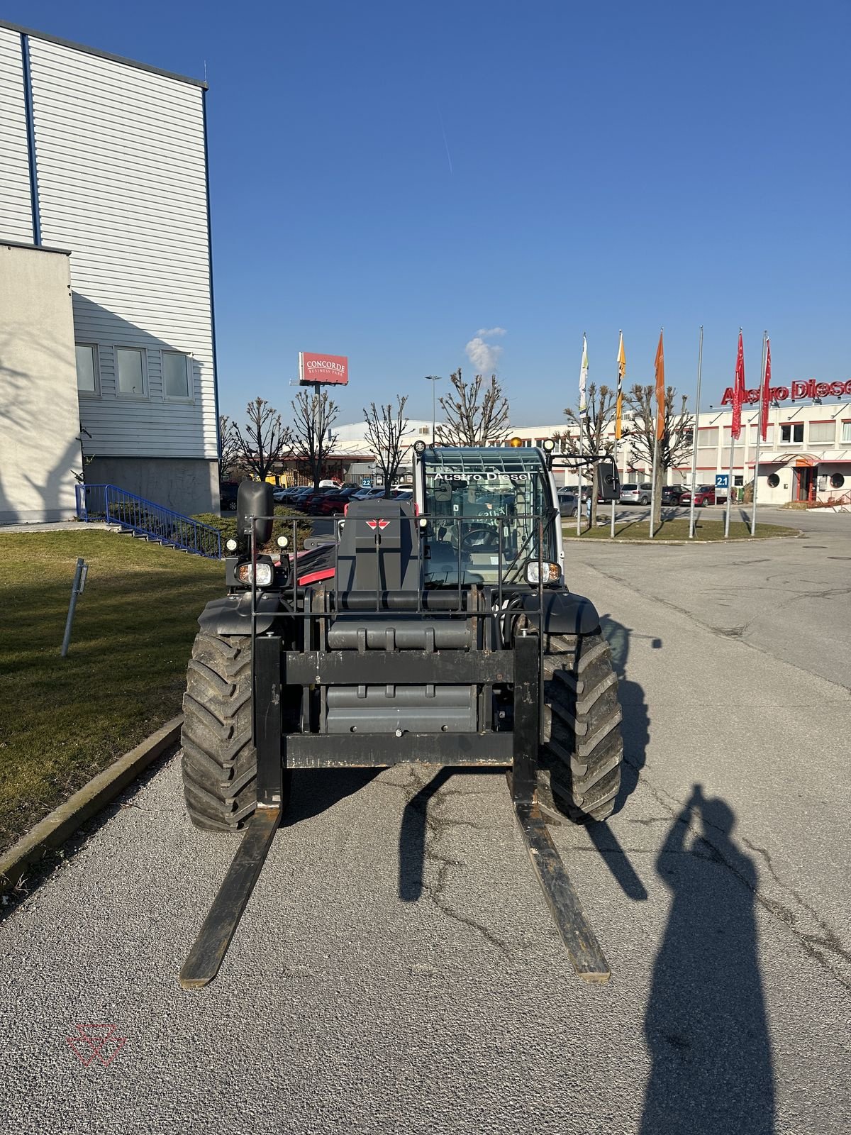 Traktor des Typs Massey Ferguson Massey Ferguson TH.8043 S5 Exclusive, Gebrauchtmaschine in Schwechat (Bild 2)