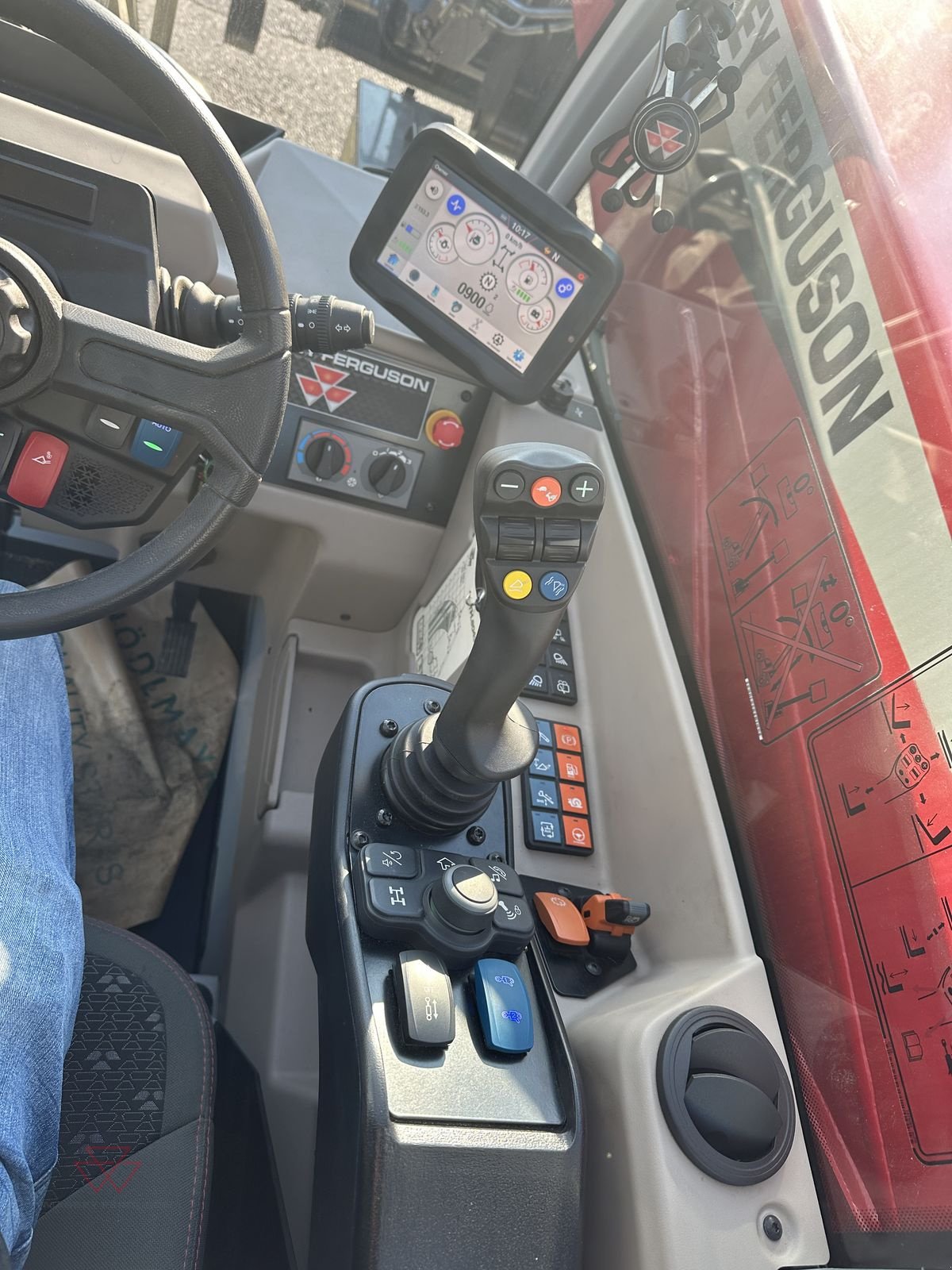 Traktor des Typs Massey Ferguson Massey Ferguson TH.8043 S5 Exclusive, Gebrauchtmaschine in Schwechat (Bild 12)