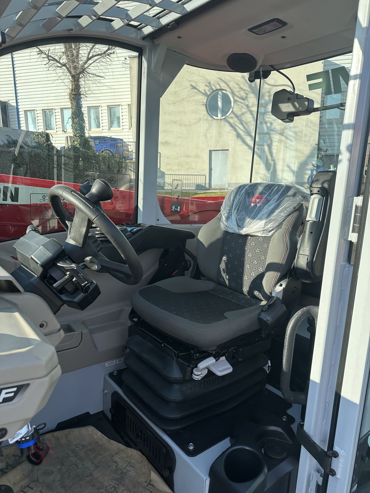 Traktor des Typs Massey Ferguson Massey Ferguson TH.8043 S5 Exclusive, Gebrauchtmaschine in Schwechat (Bild 10)