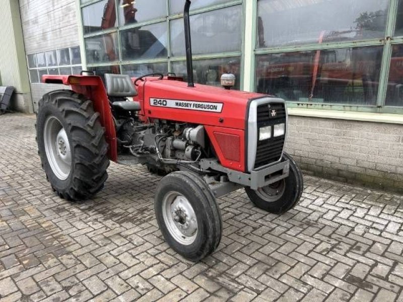 Traktor des Typs Massey Ferguson MF 240, Gebrauchtmaschine in Roosendaal (Bild 3)