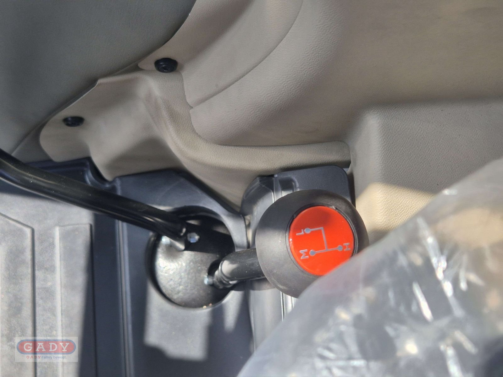 Traktor des Typs Massey Ferguson MF 3AL.75 (Kabine mit ebenem Boden), Neumaschine in Lebring (Bild 11)