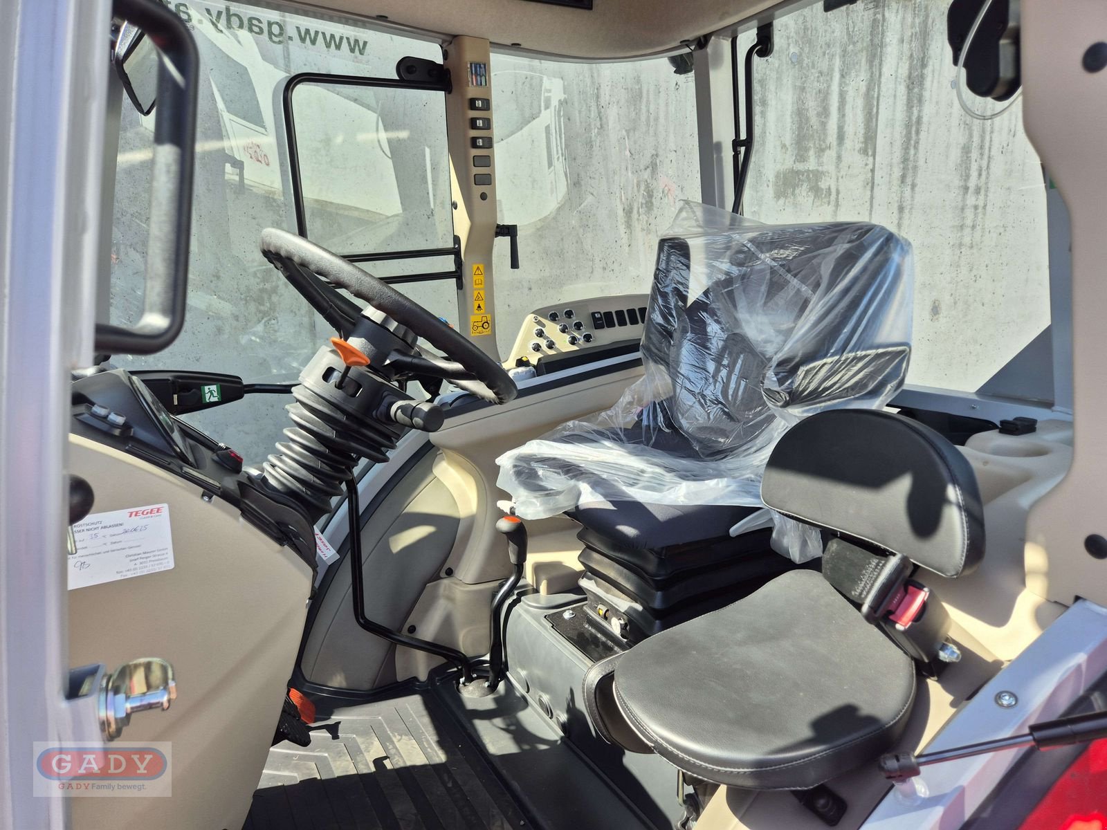 Traktor des Typs Massey Ferguson MF 3AL.75 (Kabine mit ebenem Boden), Neumaschine in Lebring (Bild 7)