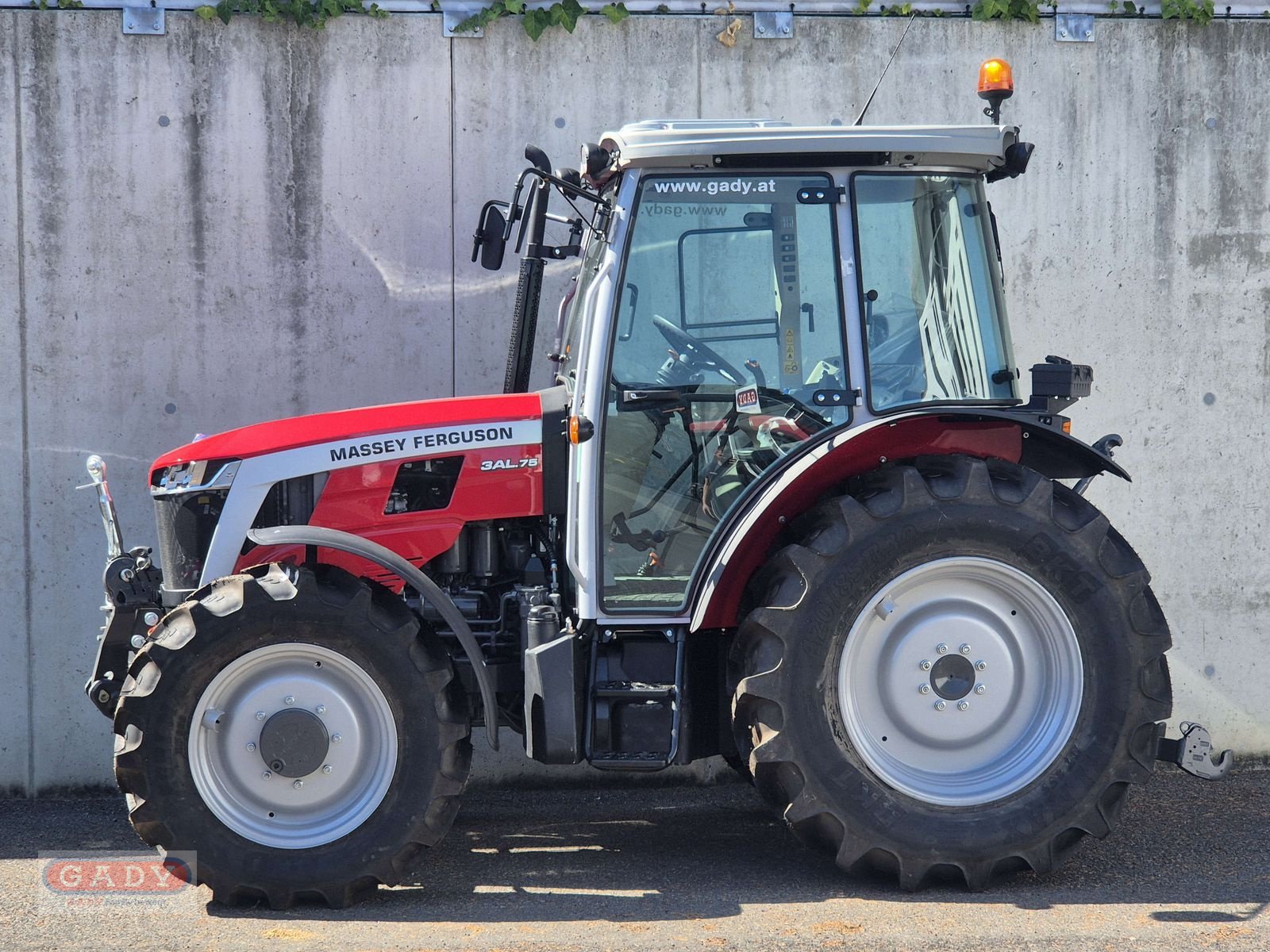 Traktor des Typs Massey Ferguson MF 3AL.75 (Kabine mit ebenem Boden), Neumaschine in Lebring (Bild 15)