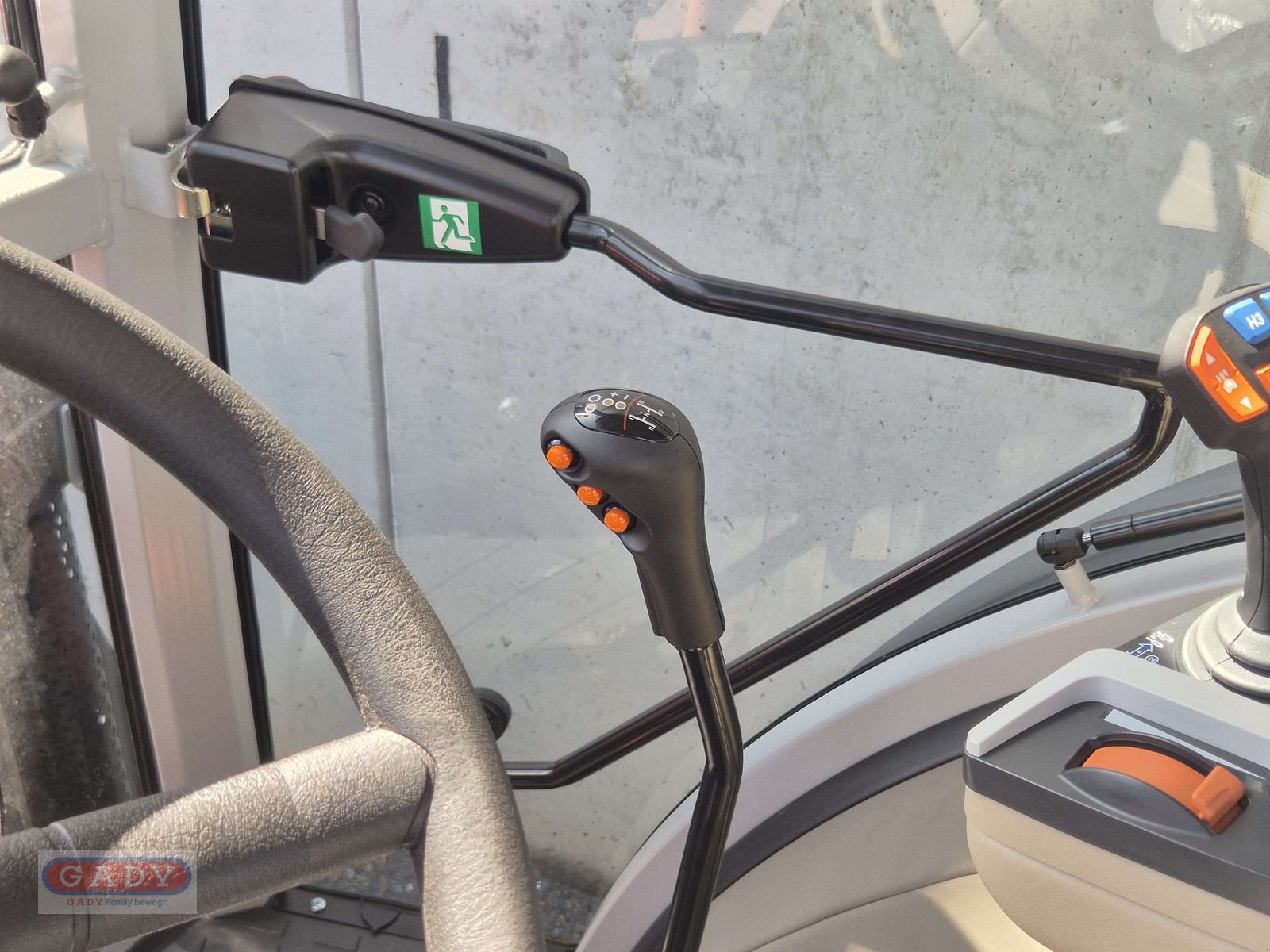 Traktor des Typs Massey Ferguson MF 3AL.75 (Kabine mit ebenem Boden), Neumaschine in Lebring (Bild 10)