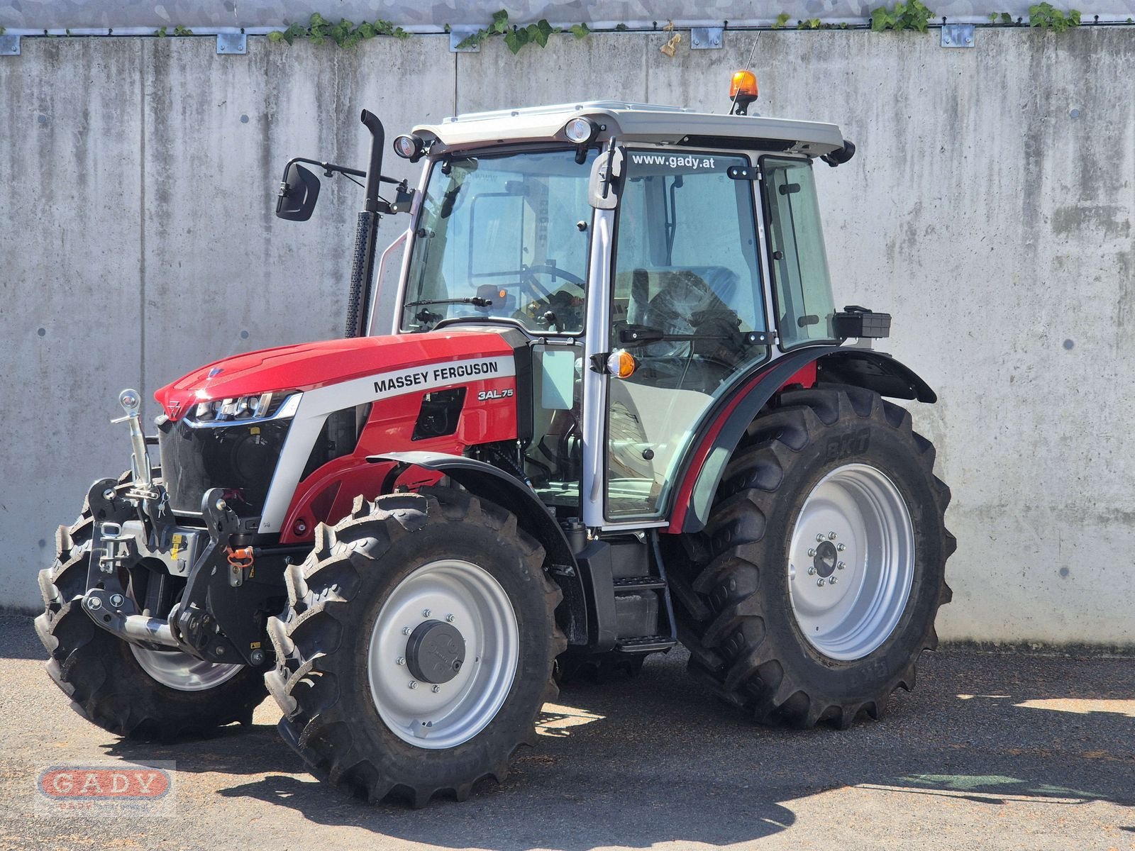 Traktor des Typs Massey Ferguson MF 3AL.75 (Kabine mit ebenem Boden), Neumaschine in Lebring (Bild 1)