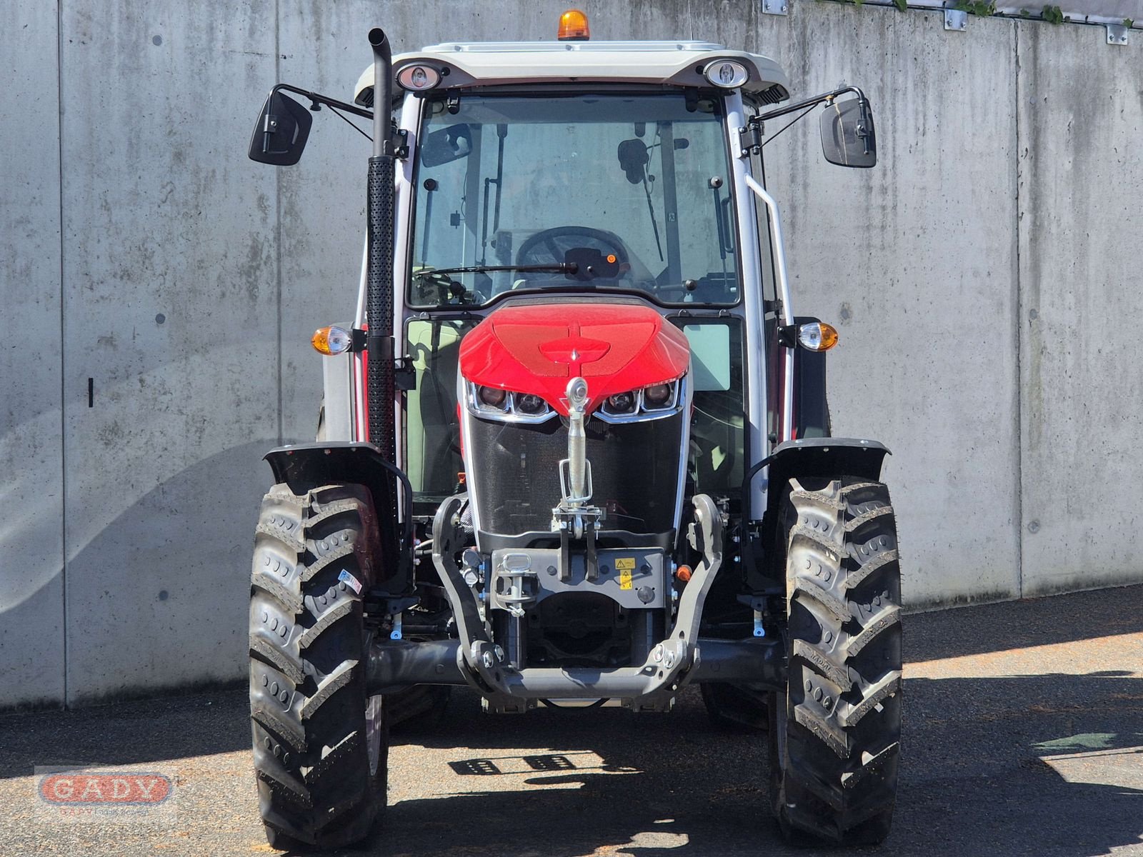 Traktor des Typs Massey Ferguson MF 3AL.75 (Kabine mit ebenem Boden), Neumaschine in Lebring (Bild 3)