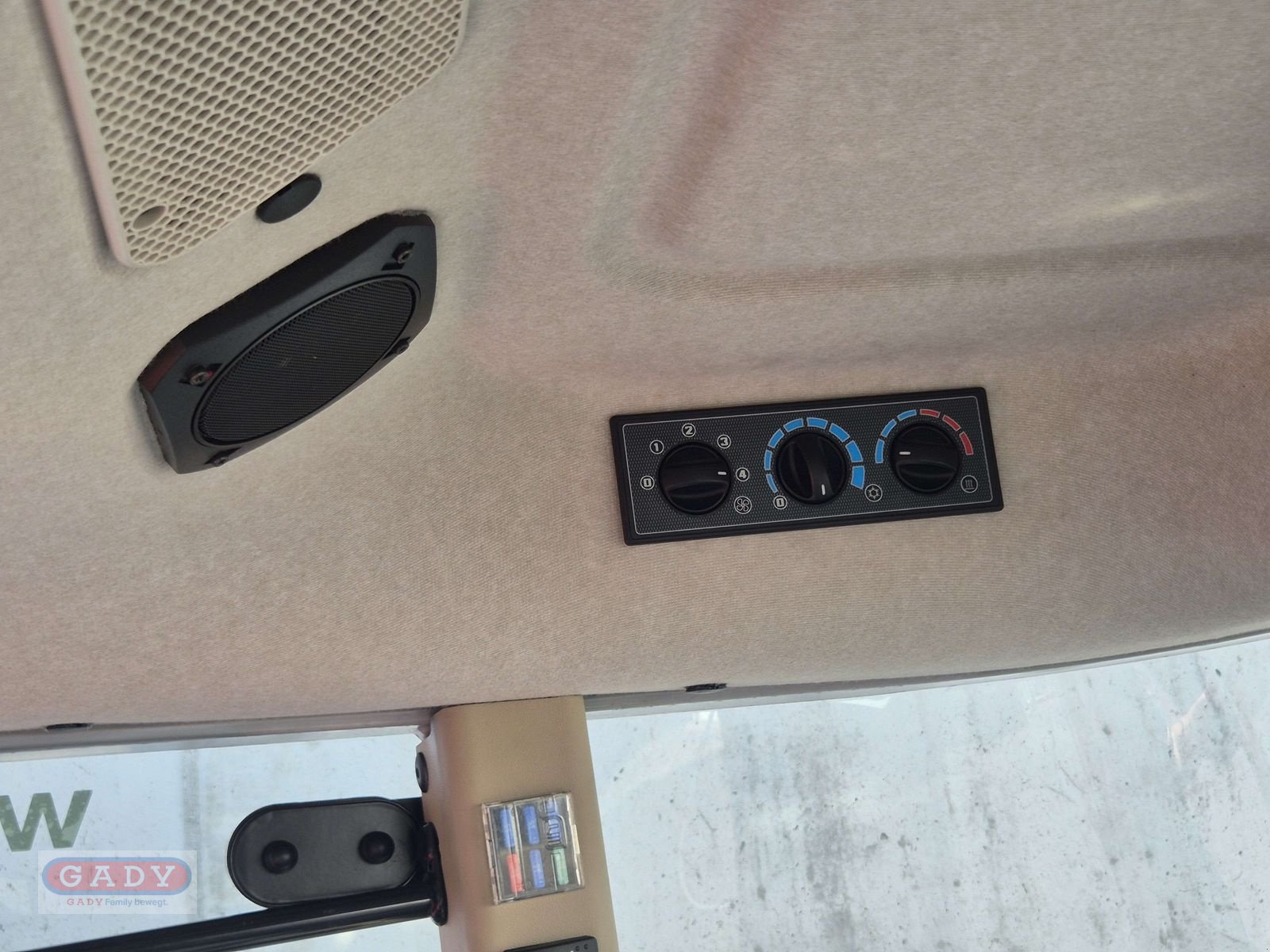 Traktor des Typs Massey Ferguson MF 3AL.75 (Kabine mit ebenem Boden), Neumaschine in Lebring (Bild 12)