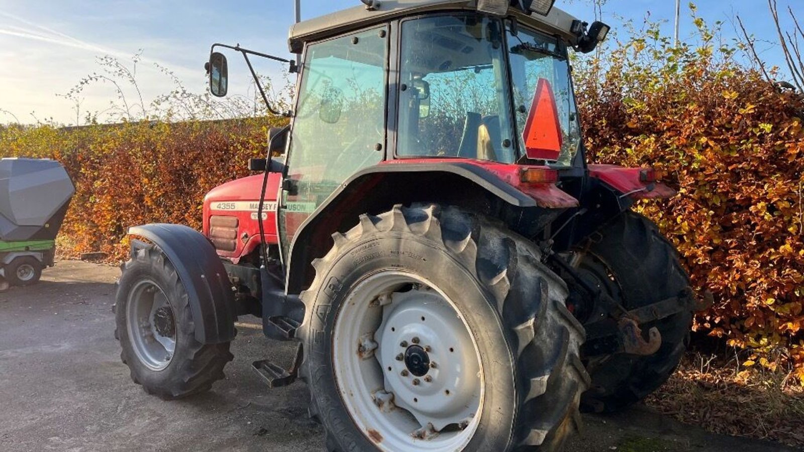 Traktor des Typs Massey Ferguson MF 4355  4WD med HEVA frontlift 4 WD, Gebrauchtmaschine in Rødovre (Bild 4)