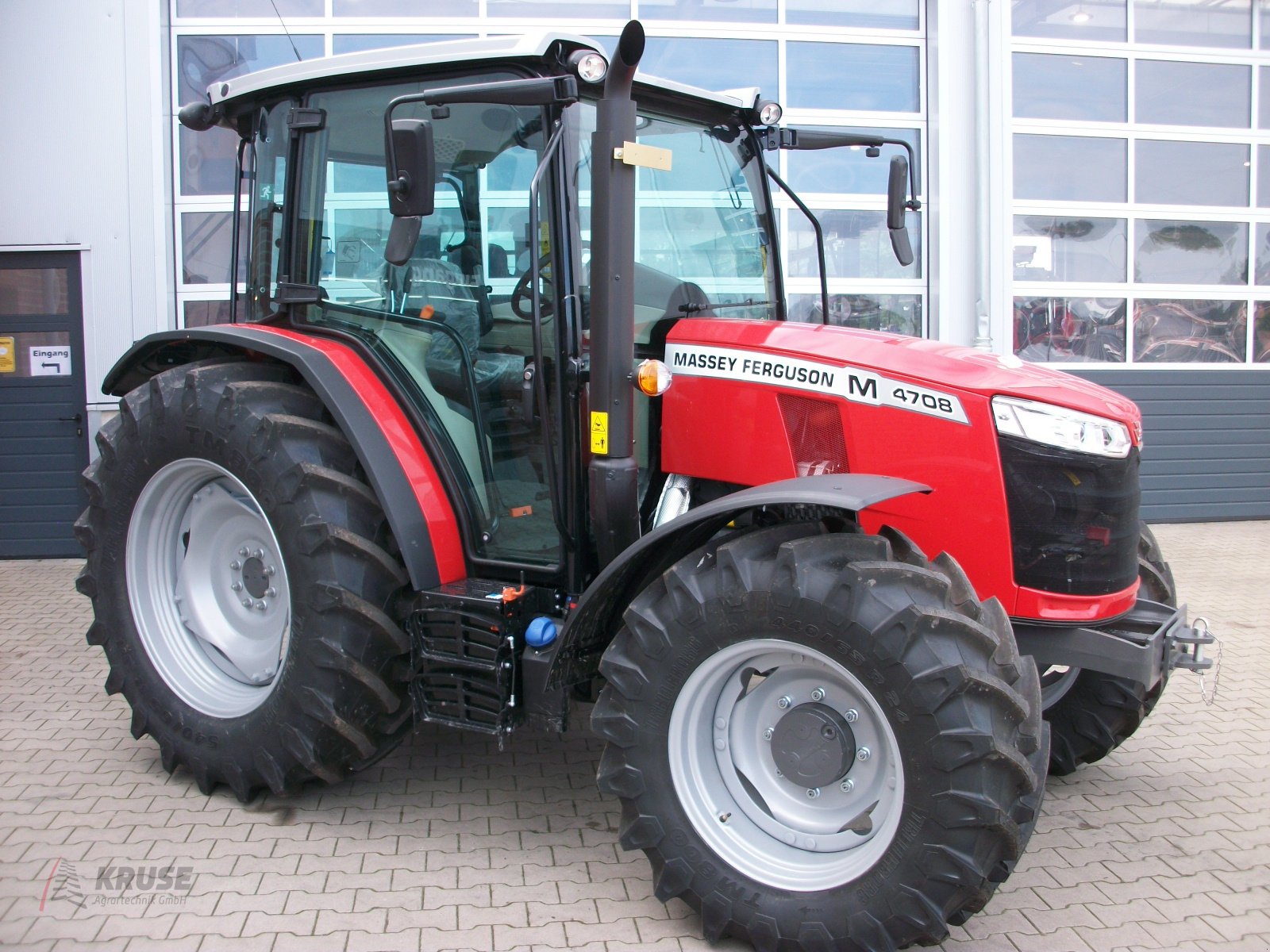 Traktor des Typs Massey Ferguson MF 4708 M CAB Essential, Neumaschine in Fürstenau (Bild 5)