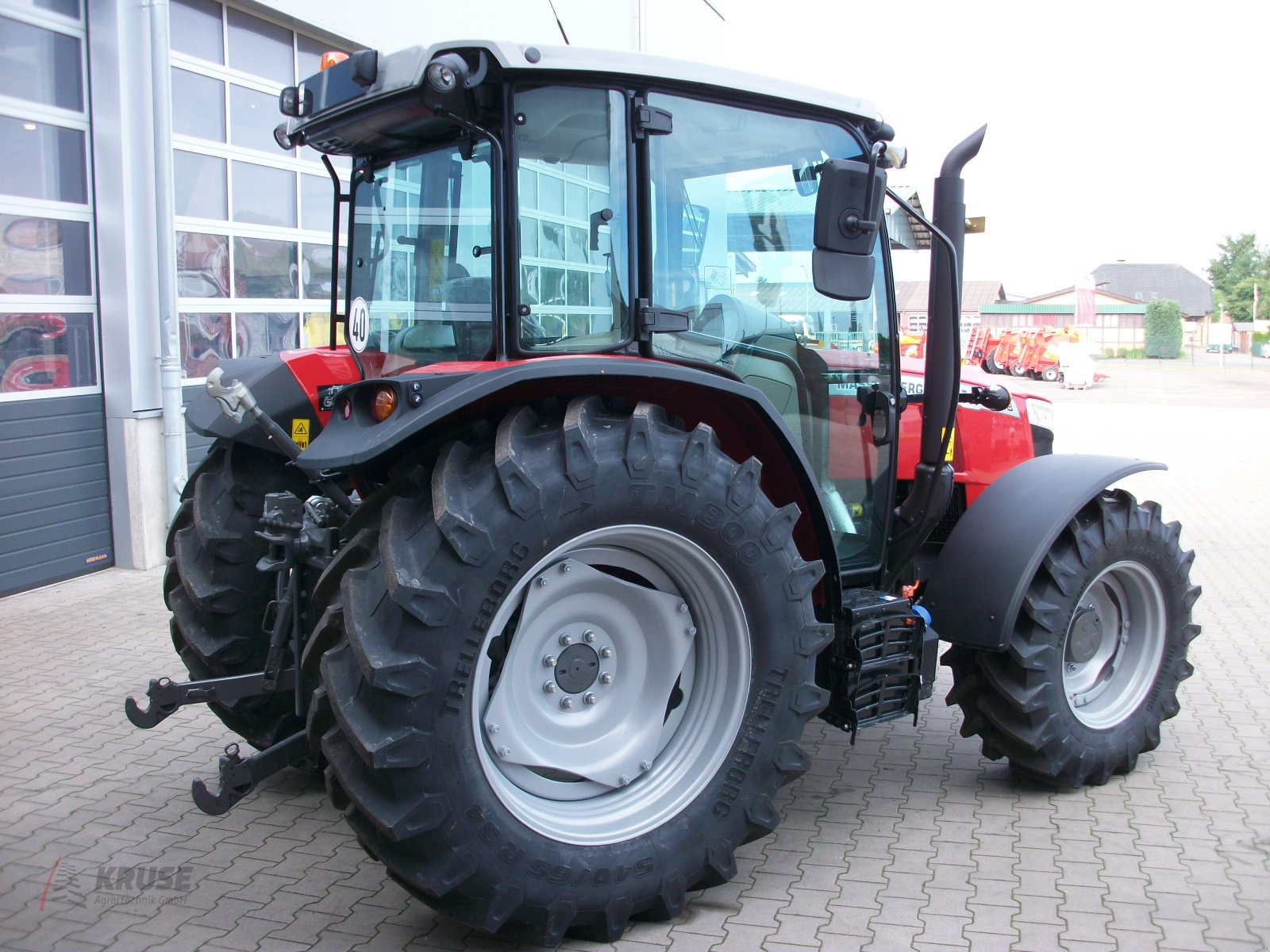 Traktor des Typs Massey Ferguson MF 4708 M CAB Essential, Neumaschine in Fürstenau (Bild 8)
