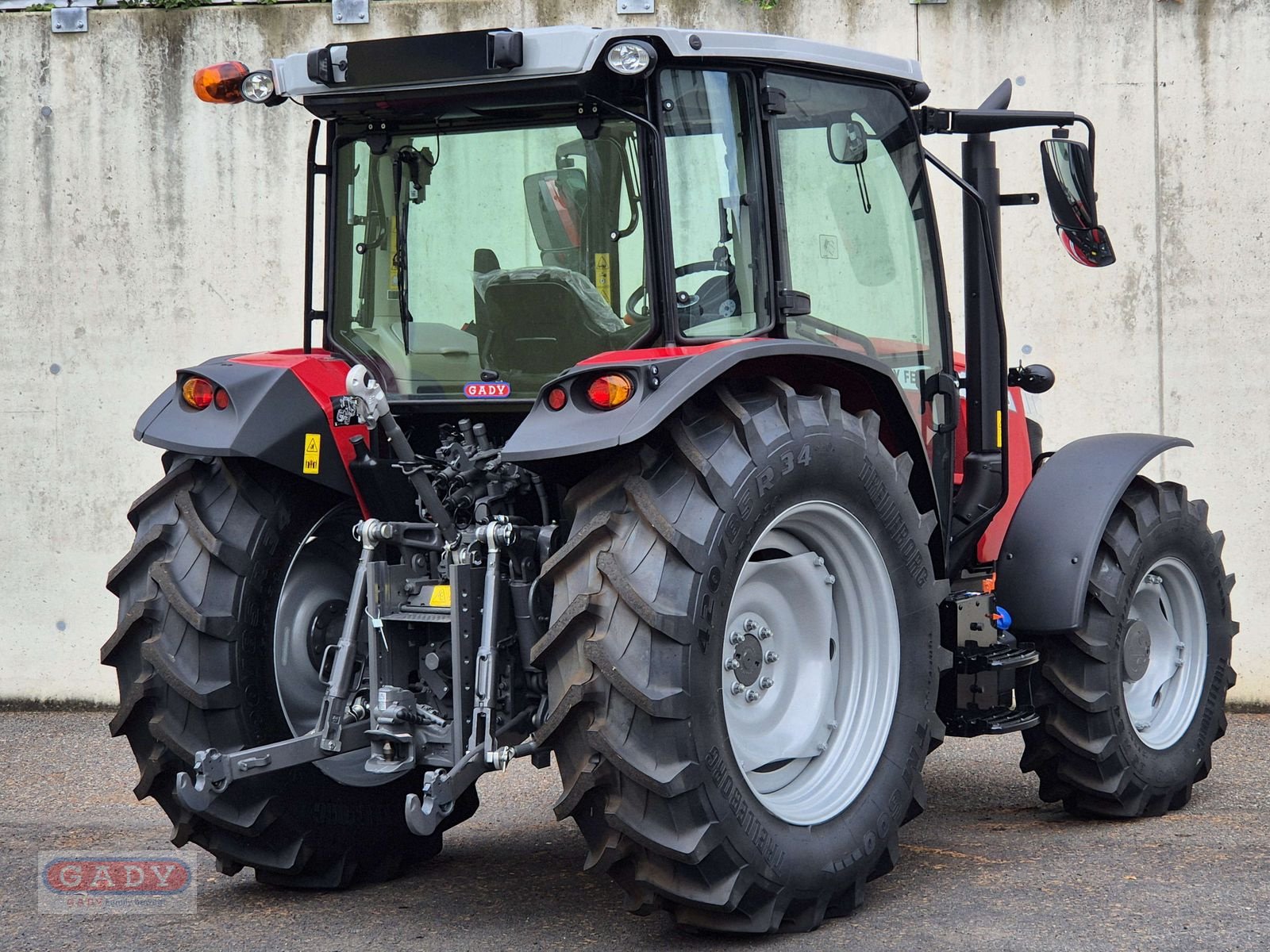 Traktor des Typs Massey Ferguson MF 4708 M Dyna-2 Kabine, Neumaschine in Lebring (Bild 2)