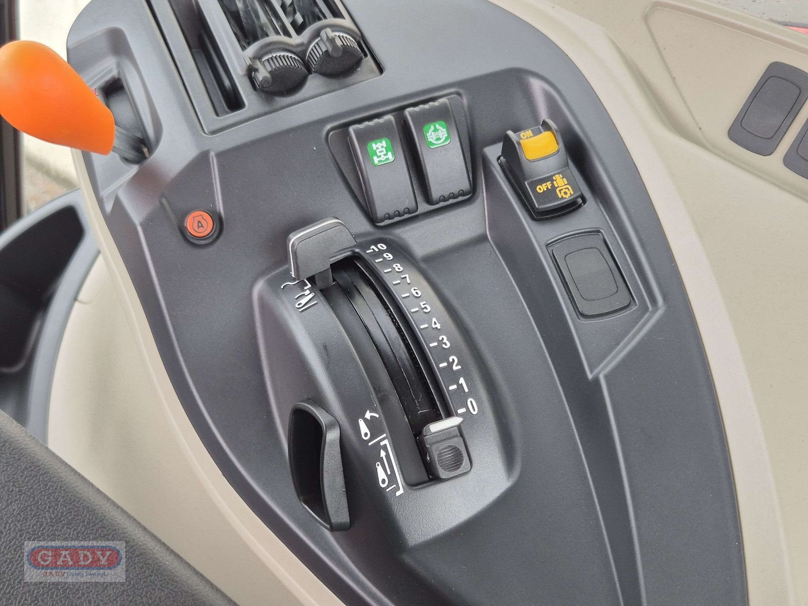 Traktor des Typs Massey Ferguson MF 4708 M Dyna-2 Kabine, Neumaschine in Lebring (Bild 9)