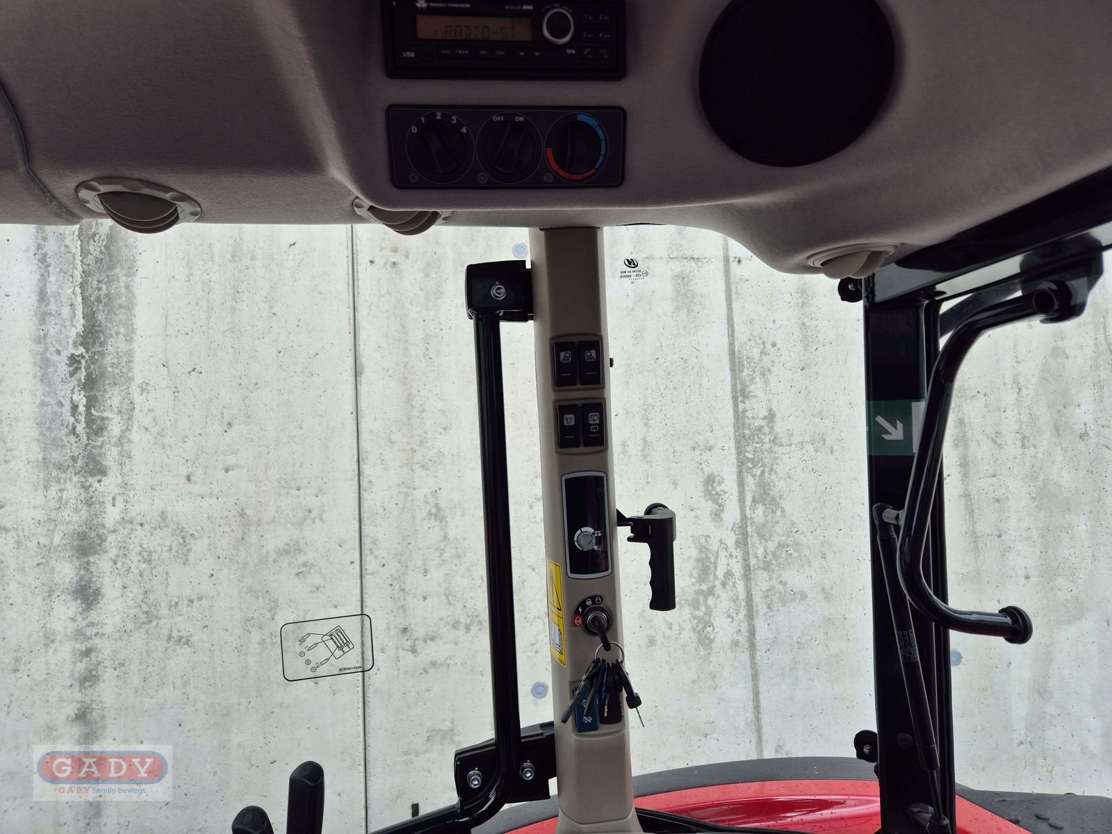 Traktor des Typs Massey Ferguson MF 4708 M Dyna-2 Kabine, Neumaschine in Lebring (Bild 11)