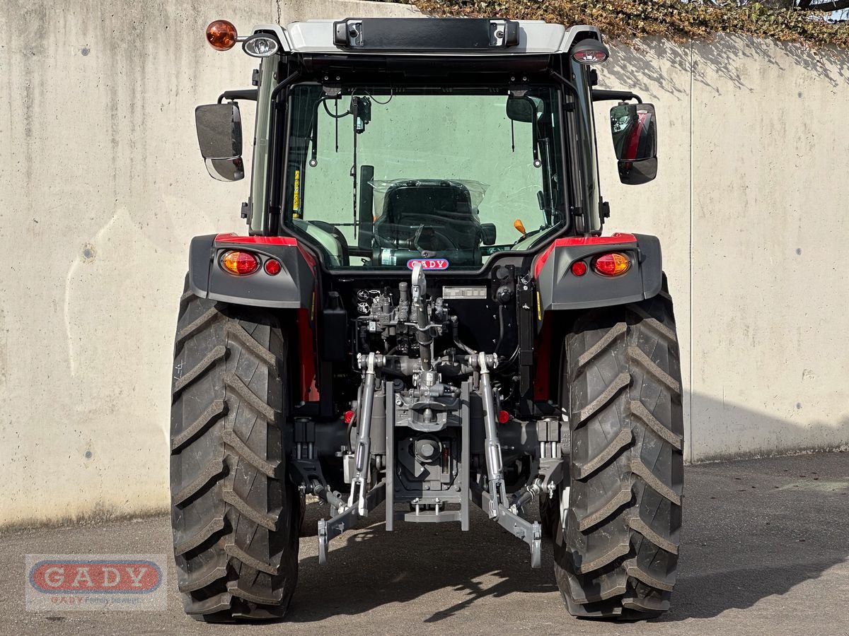 Traktor des Typs Massey Ferguson MF 4708 M Kabine, Neumaschine in Lebring (Bild 4)