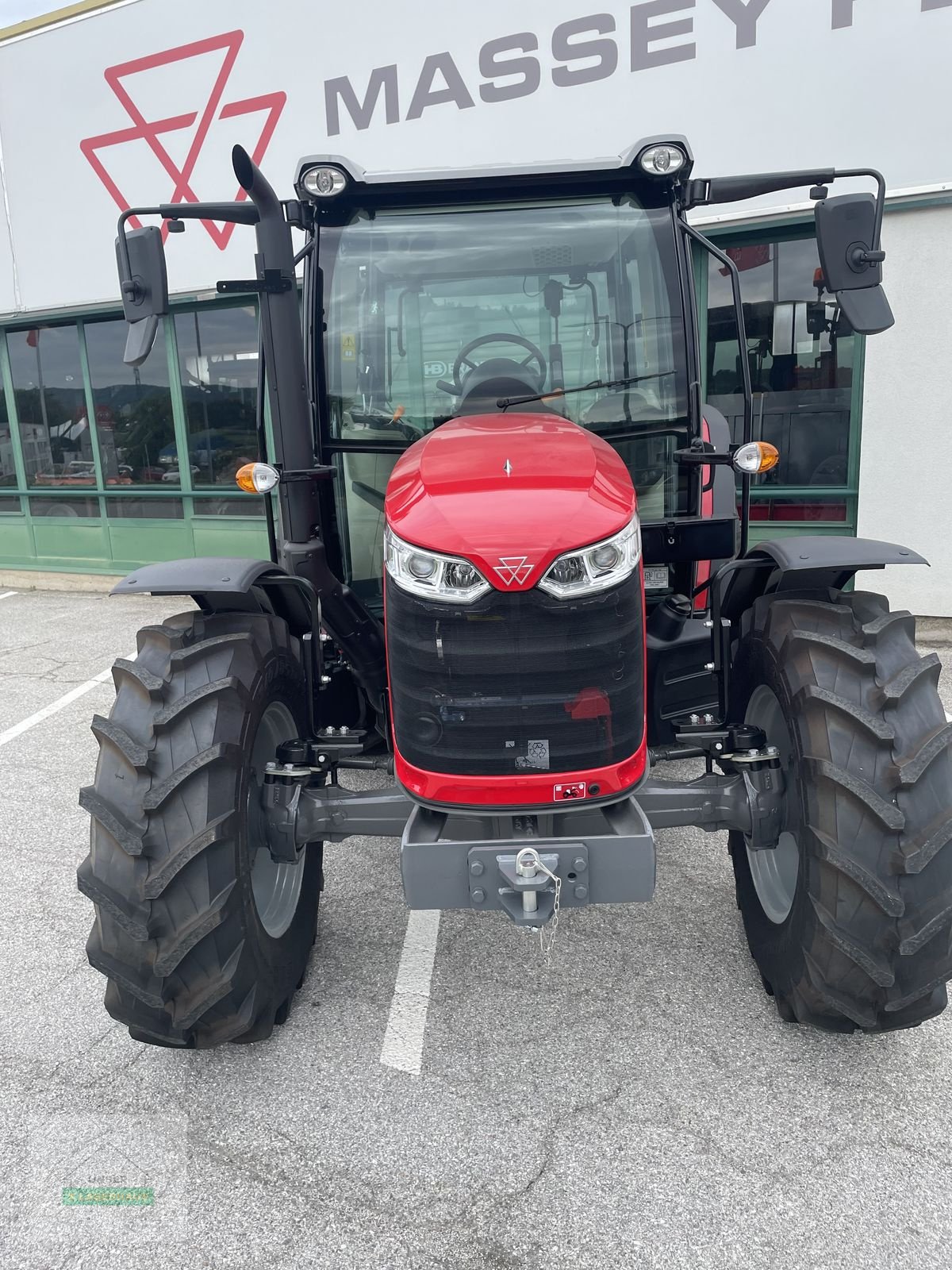 Traktor of the type Massey Ferguson MF 4708 M Kabine, Neumaschine in Mattersburg (Picture 2)