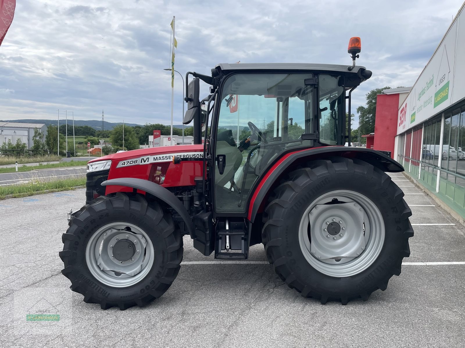 Traktor of the type Massey Ferguson MF 4708 M Kabine, Neumaschine in Mattersburg (Picture 3)