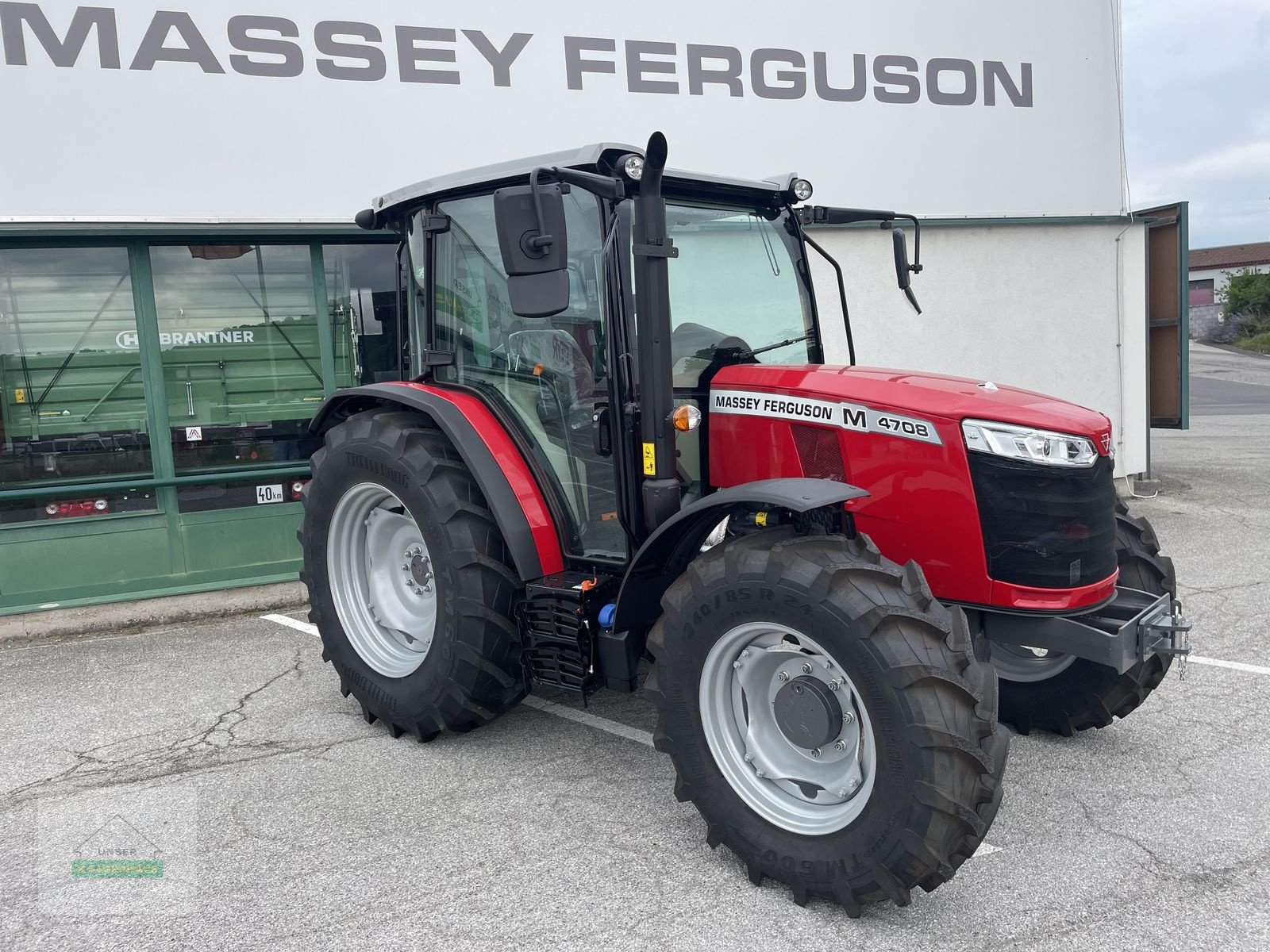 Traktor of the type Massey Ferguson MF 4708 M Kabine, Neumaschine in Mattersburg (Picture 1)