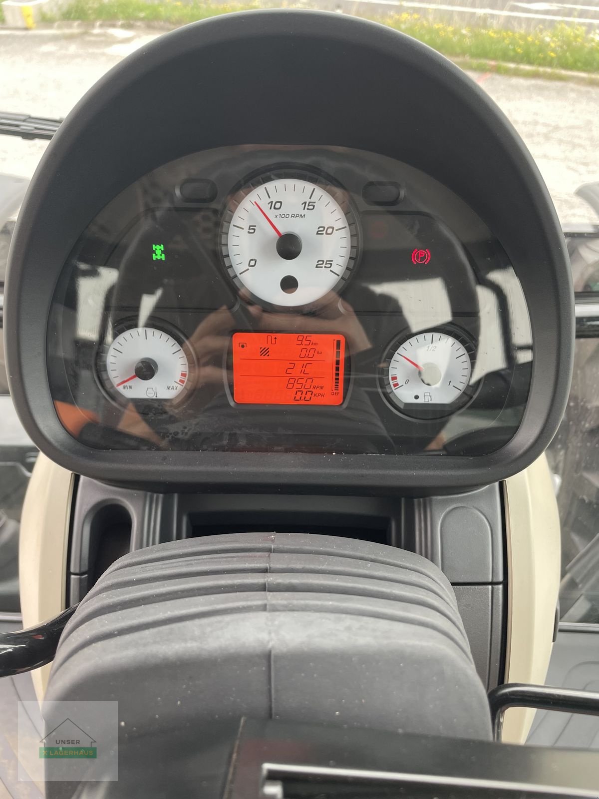 Traktor of the type Massey Ferguson MF 4708 M Kabine, Neumaschine in Mattersburg (Picture 7)