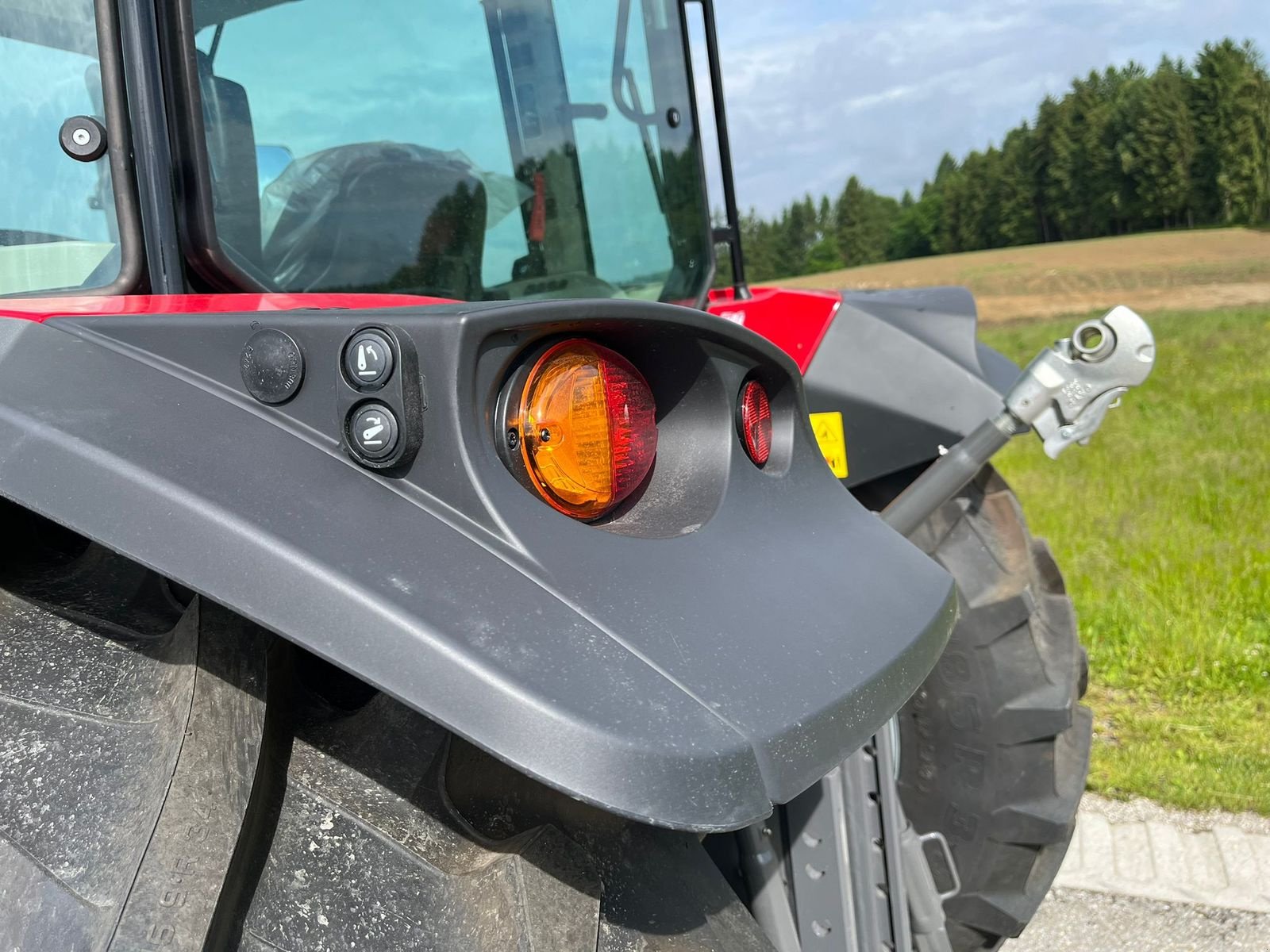 Traktor des Typs Massey Ferguson MF 4708 M Kabine, Neumaschine in NATTERNBACH (Bild 12)