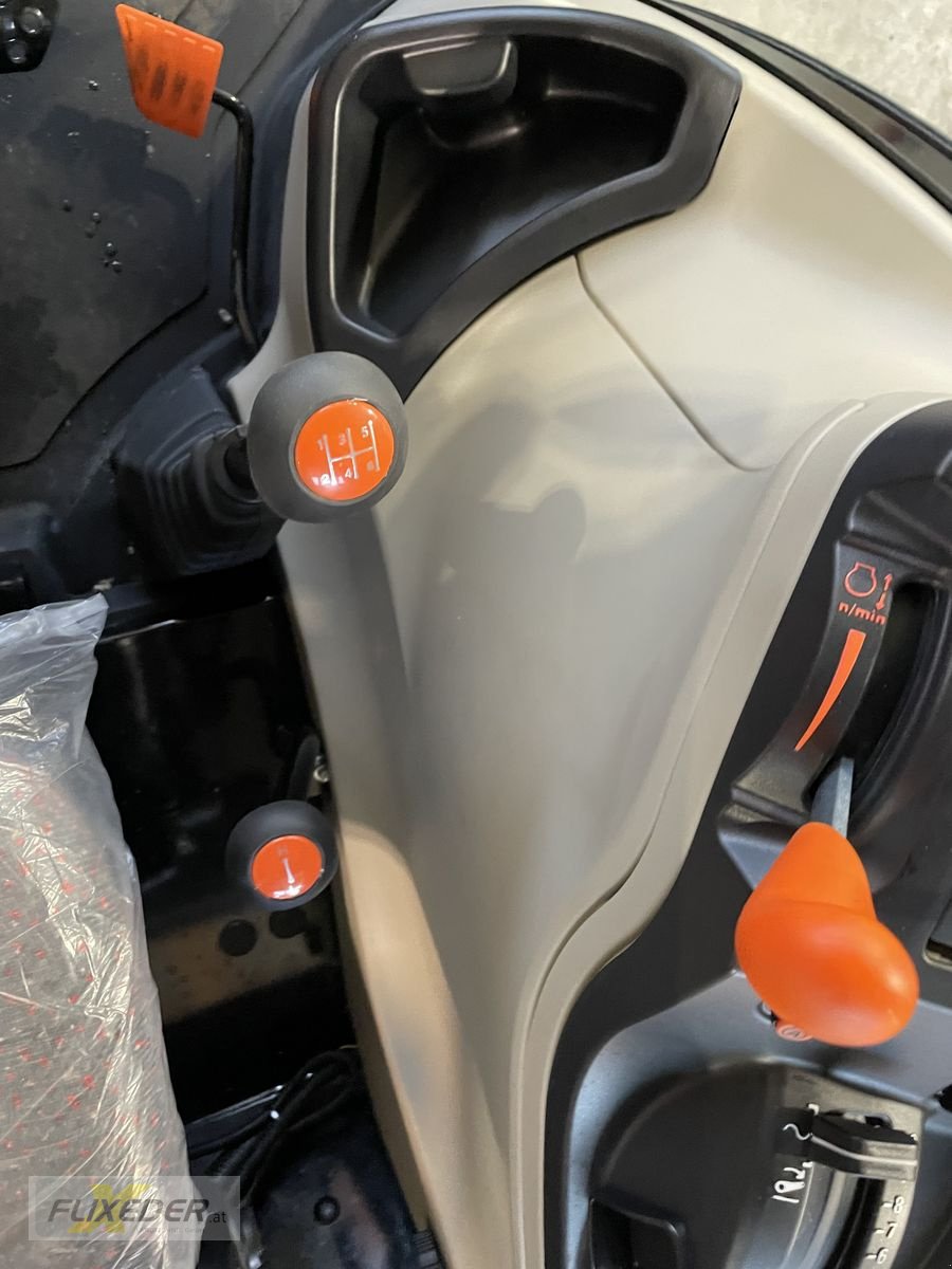 Traktor des Typs Massey Ferguson MF 4708 M Kabine, Neumaschine in Pattigham (Bild 5)