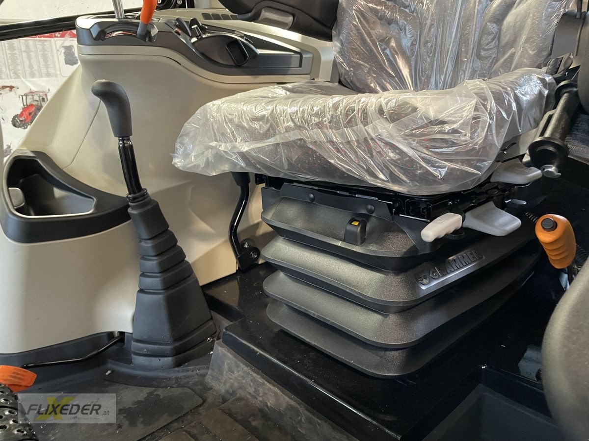 Traktor des Typs Massey Ferguson MF 4708 M Kabine, Neumaschine in Pattigham (Bild 6)