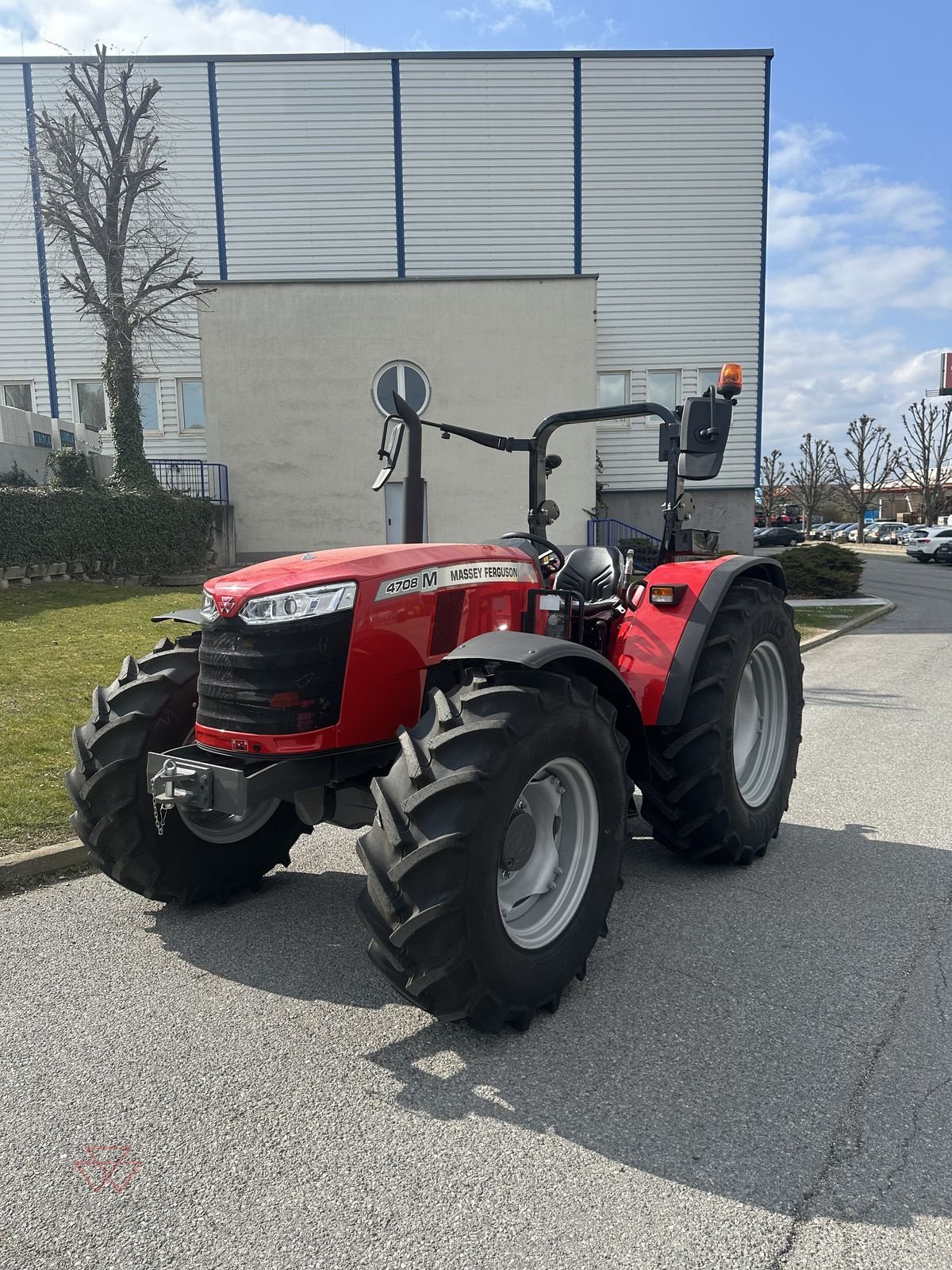 Traktor του τύπου Massey Ferguson MF 4708 M Plattform, Neumaschine σε Schwechat (Φωτογραφία 1)