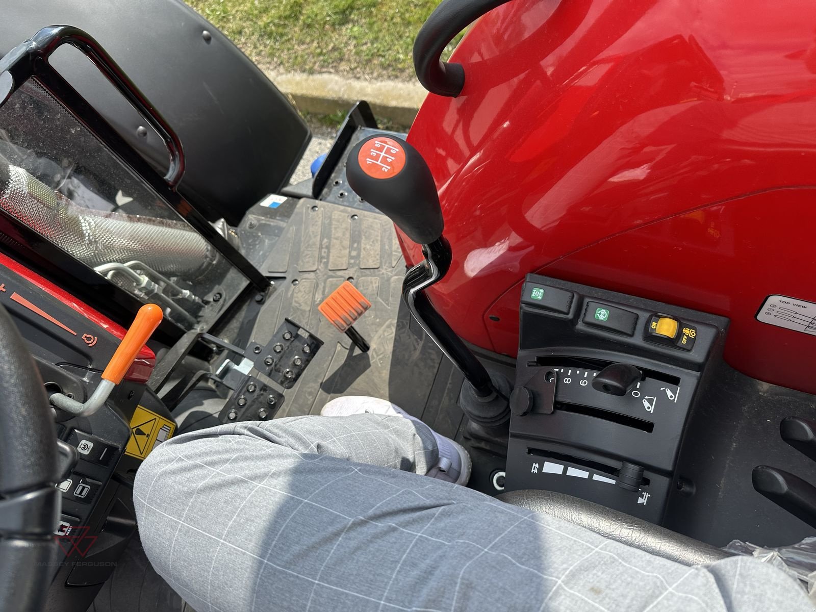 Traktor του τύπου Massey Ferguson MF 4708 M Plattform, Neumaschine σε Schwechat (Φωτογραφία 15)