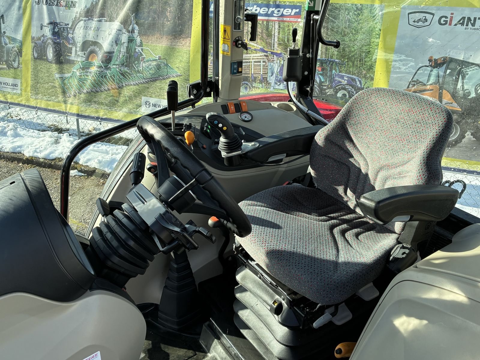 Traktor typu Massey Ferguson MF 4708 M, Gebrauchtmaschine w Villach (Zdjęcie 9)