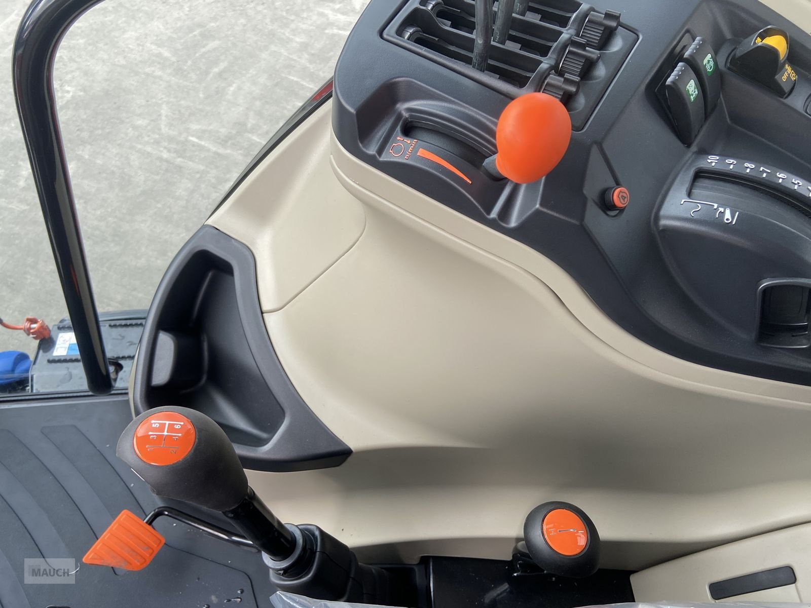 Traktor del tipo Massey Ferguson MF 4708 M, Neumaschine en Burgkirchen (Imagen 14)