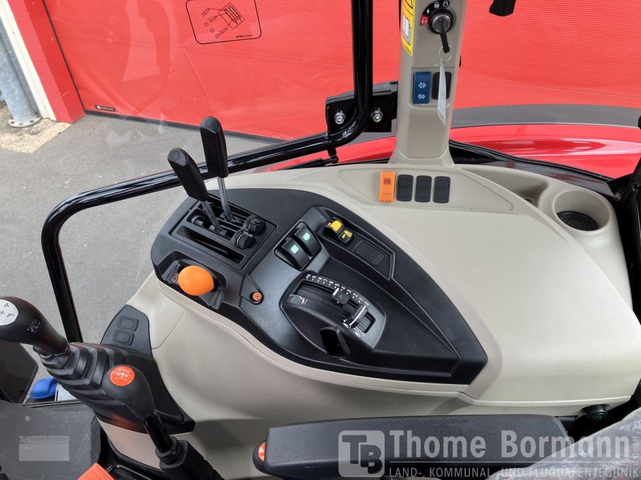 Traktor des Typs Massey Ferguson MF 4709 M Cab Essential, Neumaschine in Prüm (Bild 10)