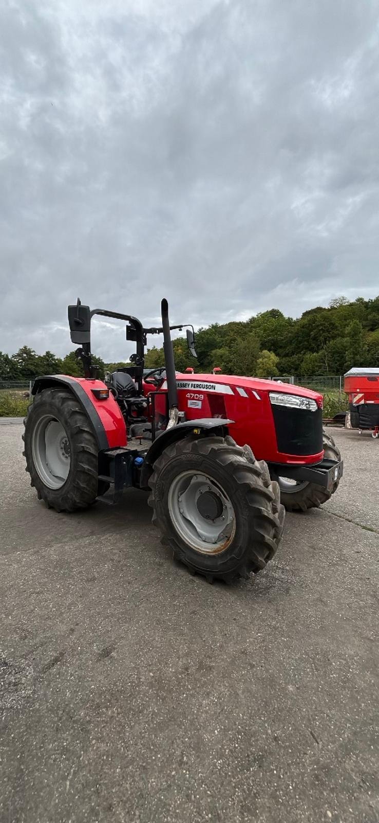 Traktor от тип Massey Ferguson MF 4709, Gebrauchtmaschine в Billigheim (Снимка 1)