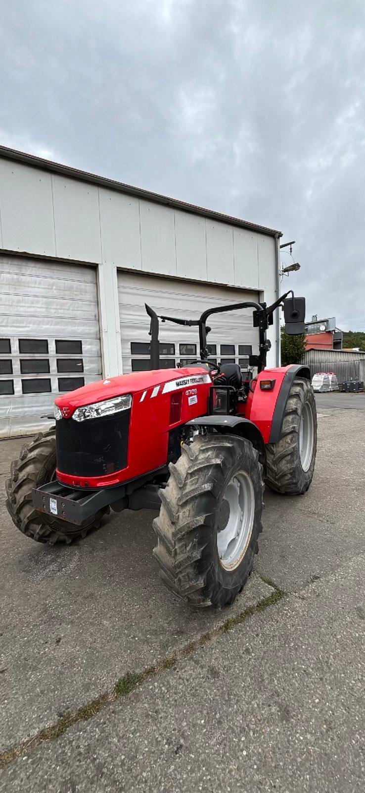 Traktor от тип Massey Ferguson MF 4709, Gebrauchtmaschine в Billigheim (Снимка 2)