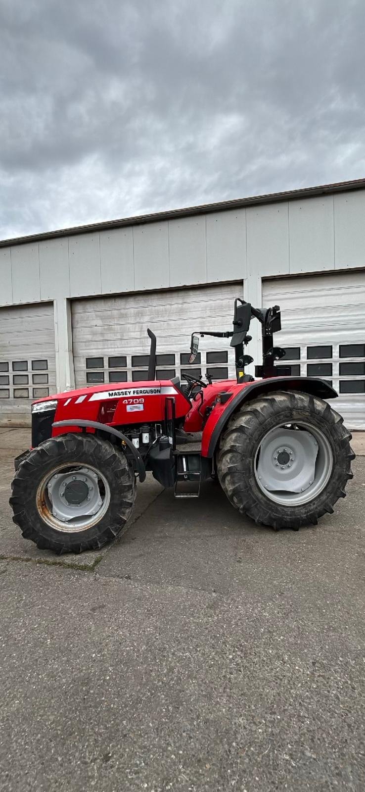 Traktor от тип Massey Ferguson MF 4709, Gebrauchtmaschine в Billigheim (Снимка 5)