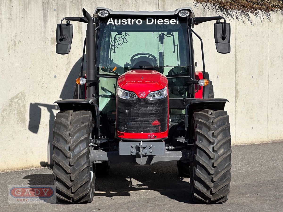 Traktor des Typs Massey Ferguson MF 4710 M Kabine, Neumaschine in Lebring (Bild 3)