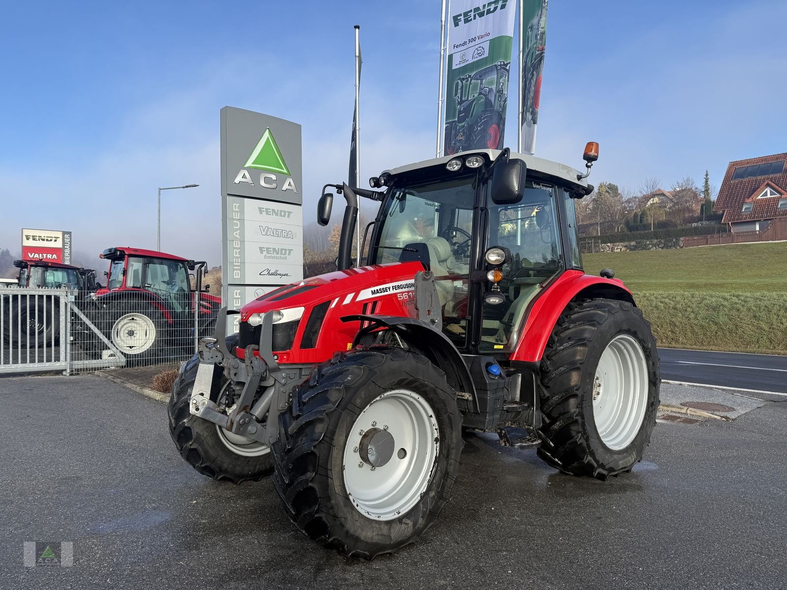 Traktor от тип Massey Ferguson MF 5611 Dyna-6 Efficient, Gebrauchtmaschine в Markt Hartmannsdorf (Снимка 1)