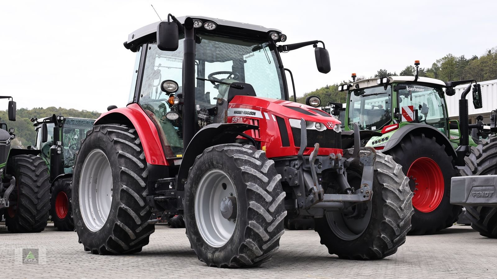 Traktor типа Massey Ferguson MF 5611 Dyna-6 Efficient, Gebrauchtmaschine в Markt Hartmannsdorf (Фотография 1)
