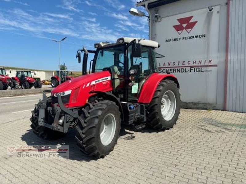 Traktor des Typs Massey Ferguson MF 5611, Gebrauchtmaschine in St.Margarethen (Bild 1)