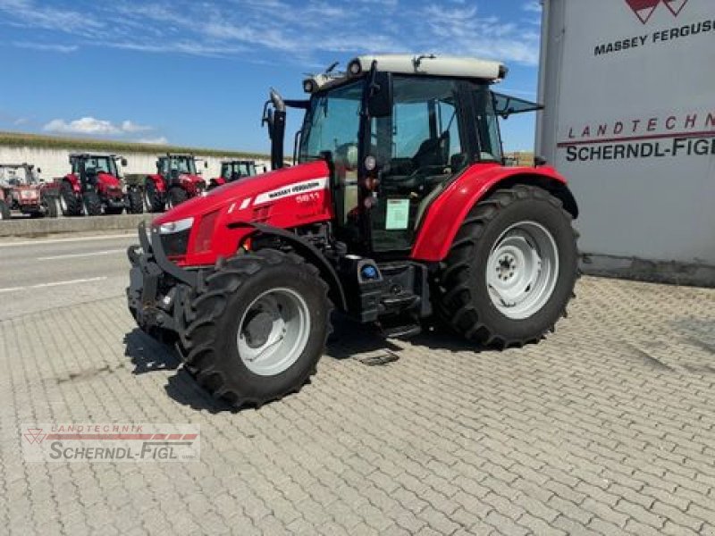 Traktor of the type Massey Ferguson MF 5611, Gebrauchtmaschine in St.Margarethen (Picture 2)
