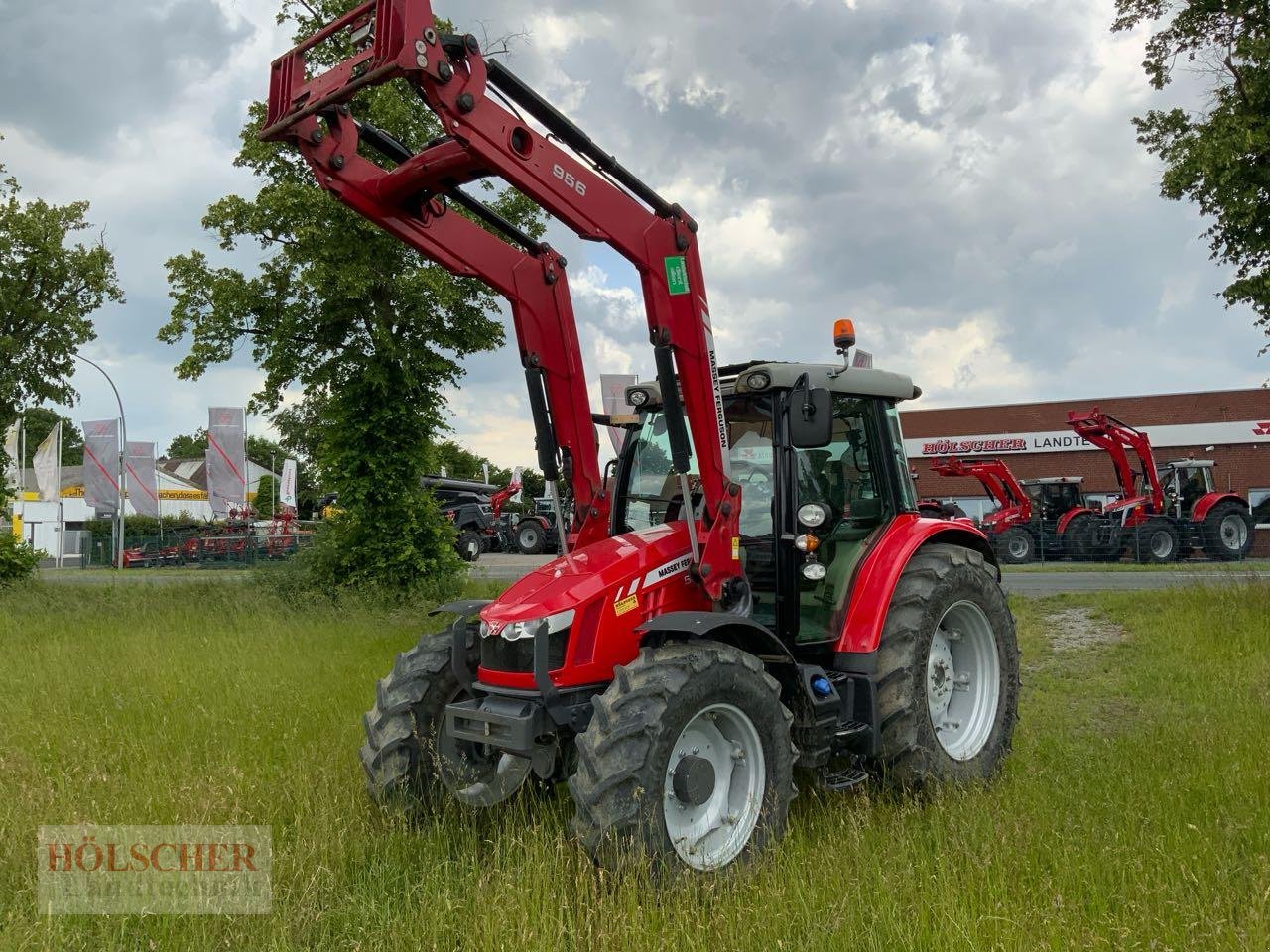Traktor van het type Massey Ferguson MF 5613 Dyna6 Efficient, Gebrauchtmaschine in Warendorf (Foto 1)