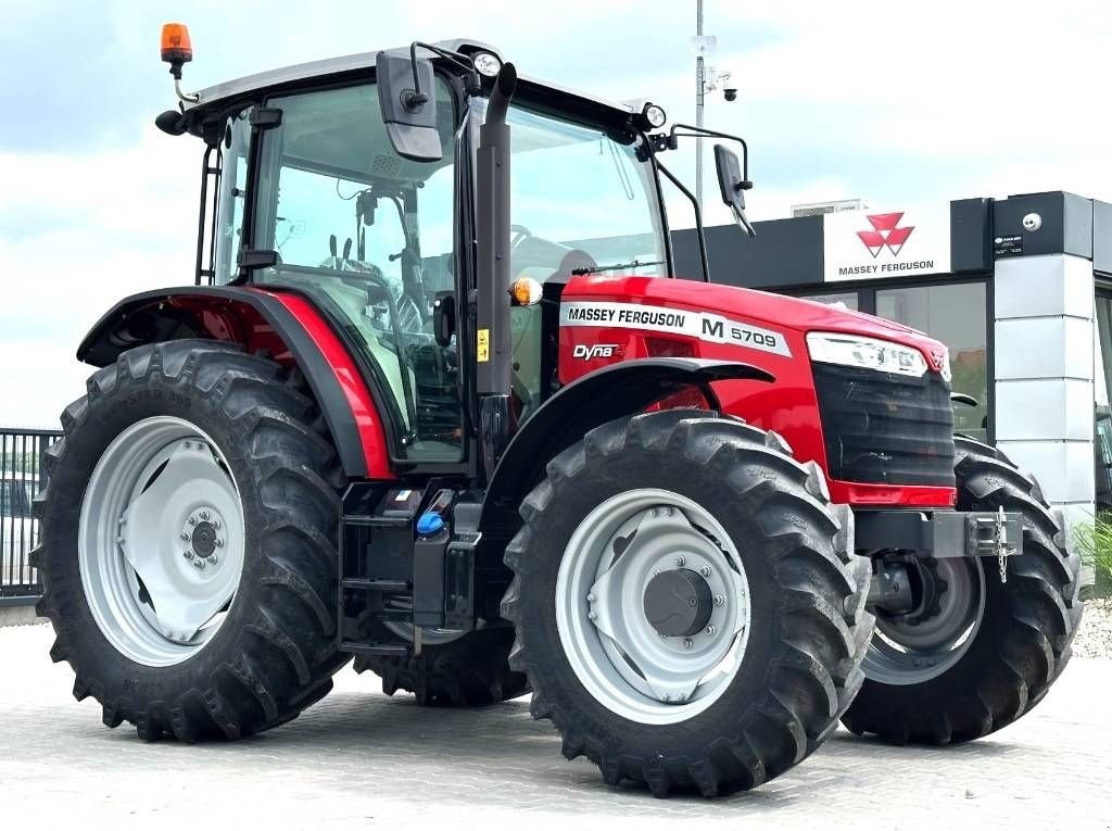 Traktor tip Massey Ferguson MF 5709 M Dyna-4, Gebrauchtmaschine in NATTERNBACH (Poză 1)