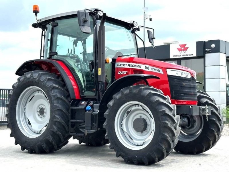 Traktor des Typs Massey Ferguson MF 5709 M Dyna-4, Gebrauchtmaschine in NATTERNBACH (Bild 1)