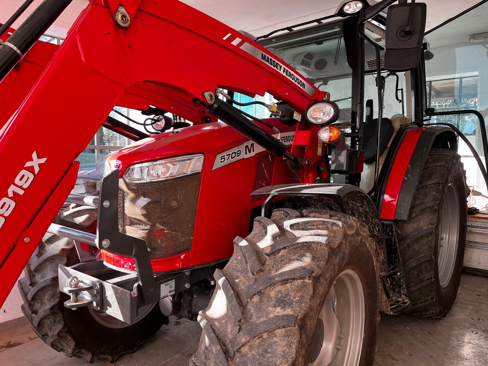 Traktor a típus Massey Ferguson MF 5709, Gebrauchtmaschine ekkor: Obing (Kép 1)