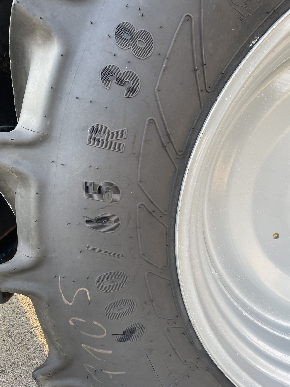 Traktor of the type Massey Ferguson MF 5710 S Efficient, Gebrauchtmaschine in NATTERNBACH (Picture 9)