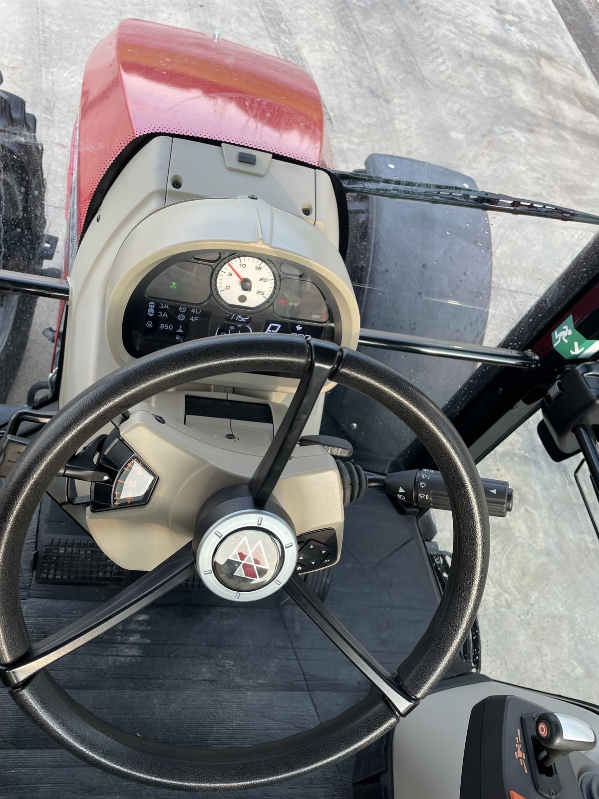 Traktor of the type Massey Ferguson MF 5710 S Efficient, Gebrauchtmaschine in NATTERNBACH (Picture 15)