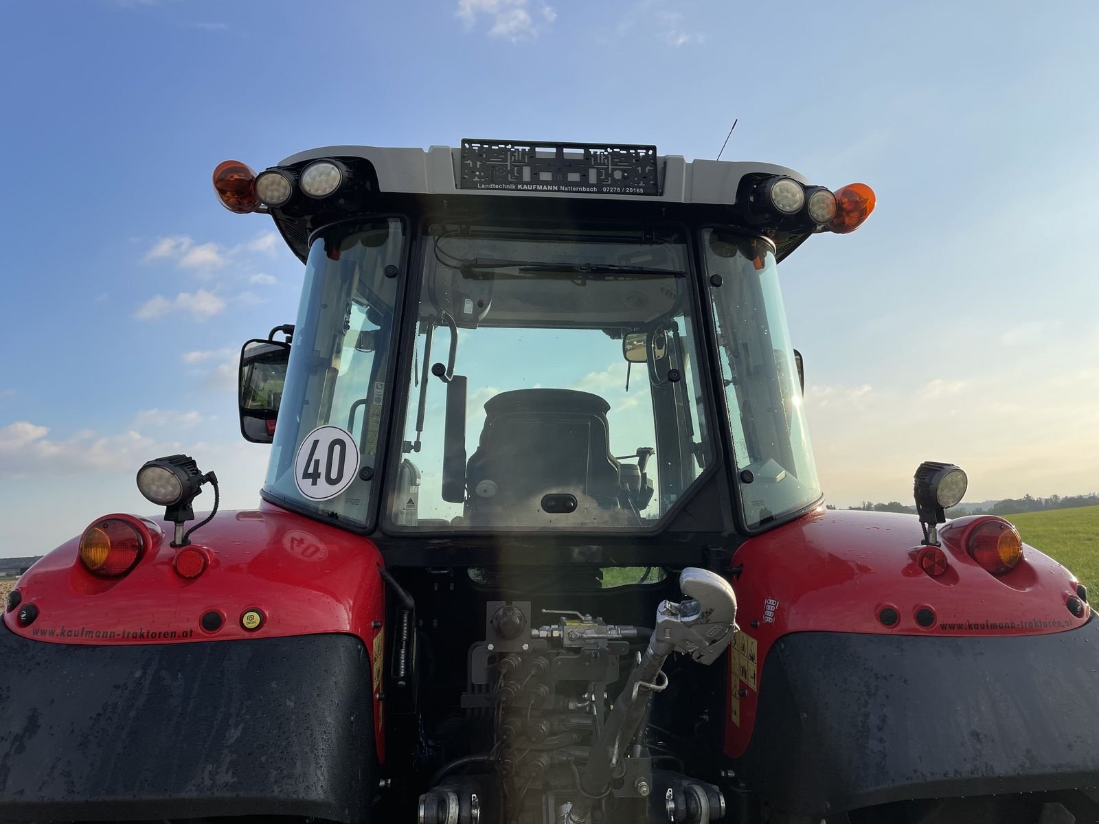 Traktor of the type Massey Ferguson MF 5710 S Efficient, Gebrauchtmaschine in NATTERNBACH (Picture 8)