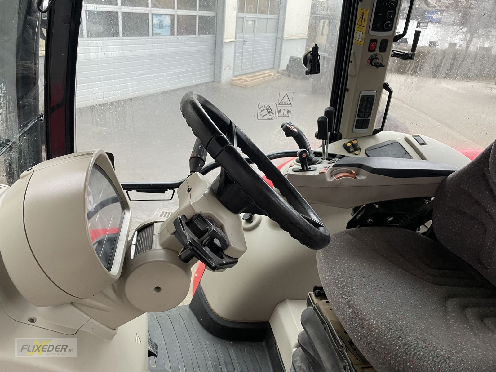 Traktor of the type Massey Ferguson MF 5710 SL Dyna-6 Efficient, Gebrauchtmaschine in Pattigham (Picture 5)