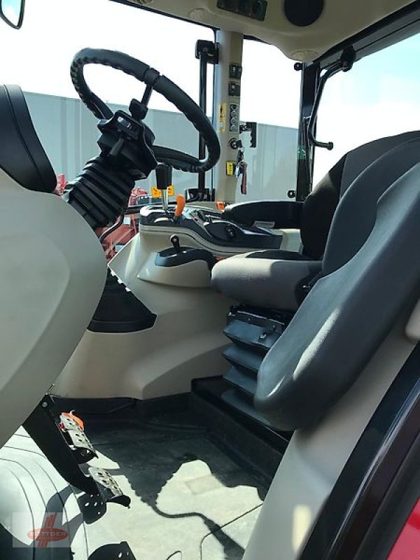 Traktor des Typs Massey Ferguson MF 5711 Dyna-4, Gebrauchtmaschine in Oederan (Bild 5)